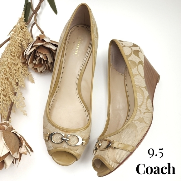 🔴 Coach Gold Tan Wedges Sz 9.5 - Picture 1 of 10